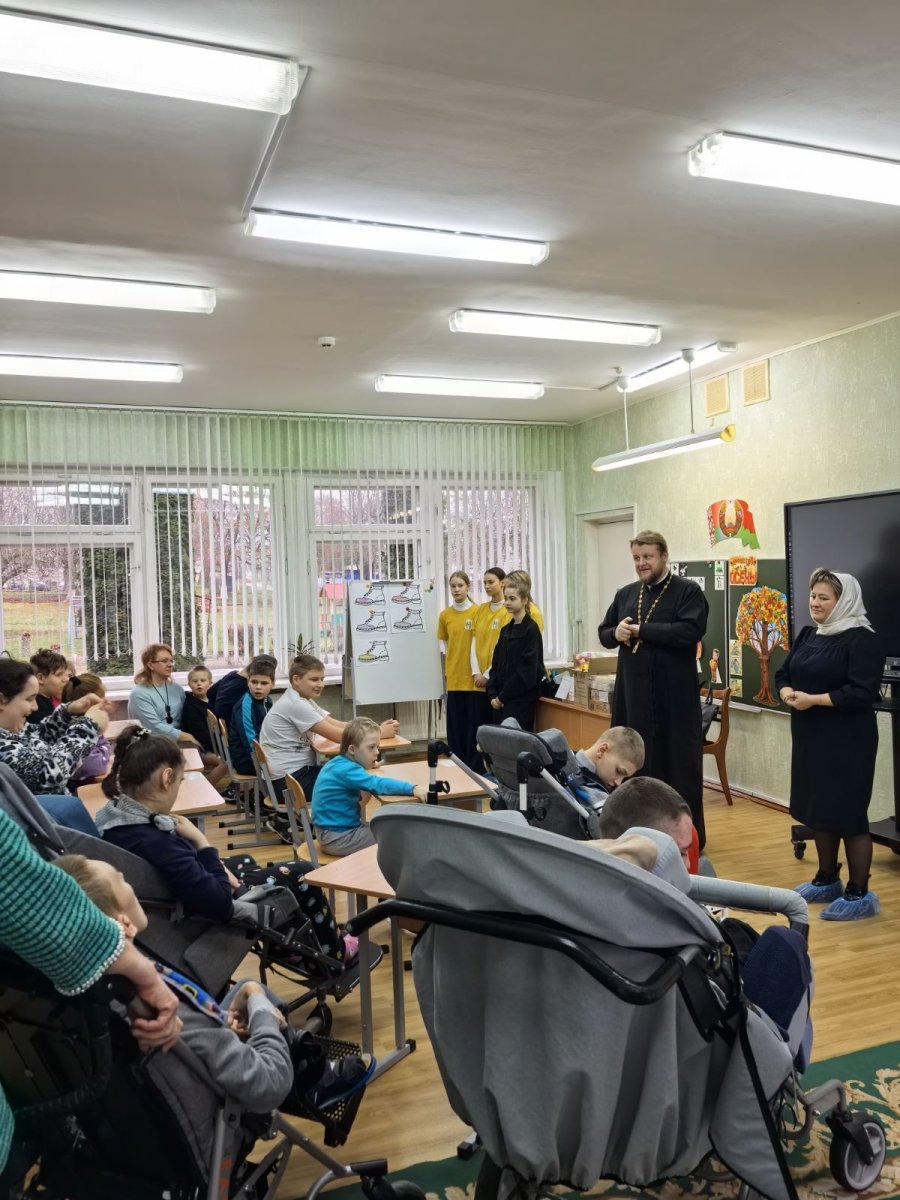 Братчики прихода храма святых равноапостольных Мефодия и Кирилла, учителей Словенских навестили наших учащихся