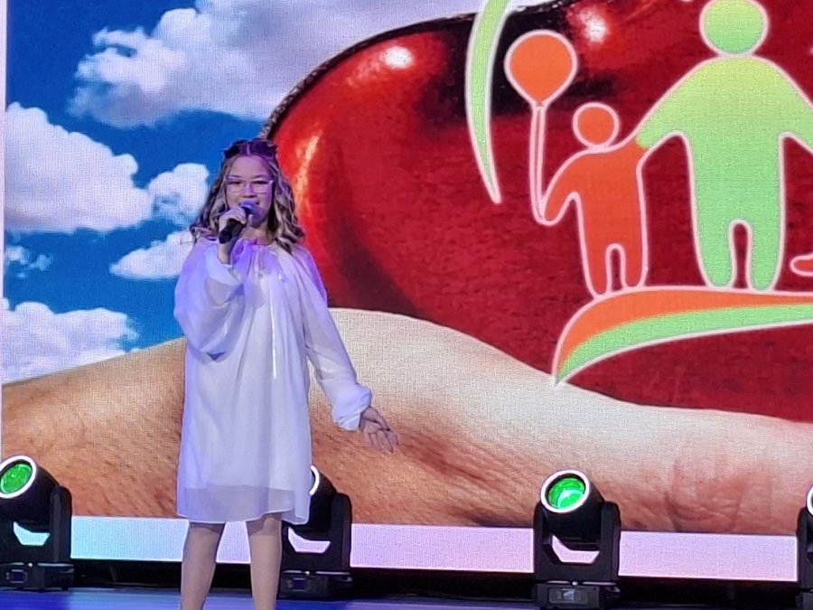 3 декабря прошла музыкально-поздравительная программа «День, который нас объединяет»