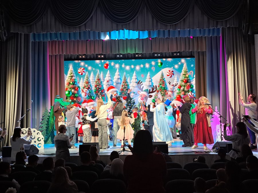 Новогодний утренник для детей-инвалидов Волковысского района.