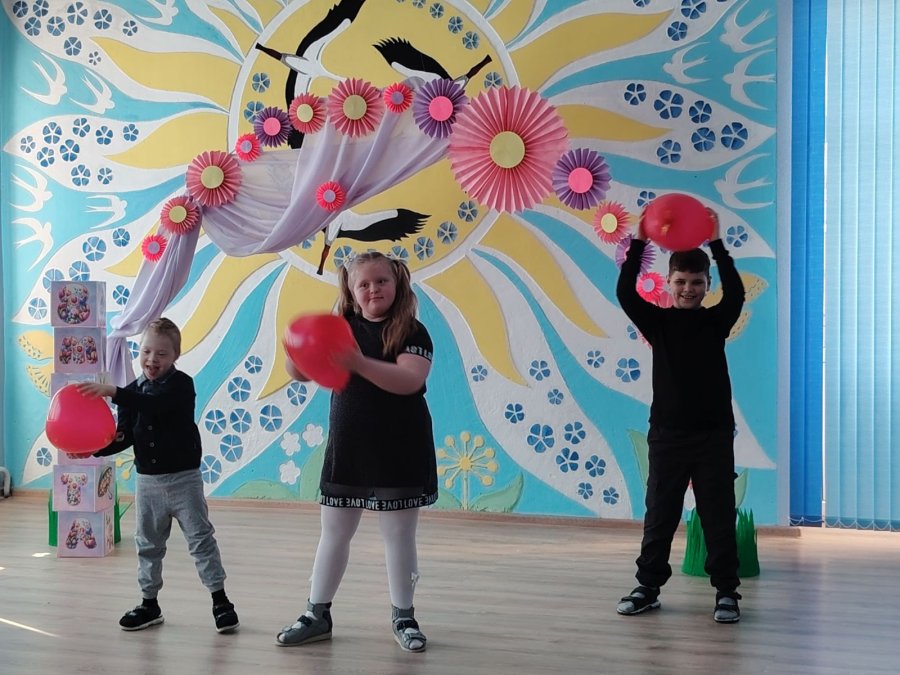 К праздничному Дню 8 Марта в классе 