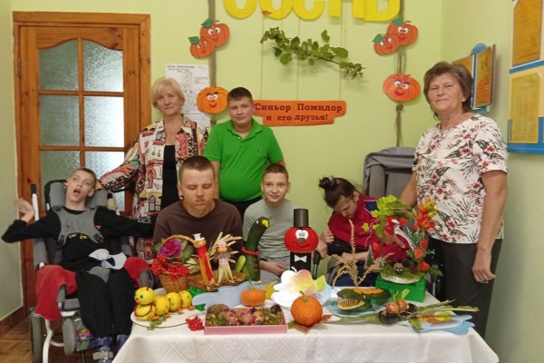 Выставка ярких поделок из овощей 